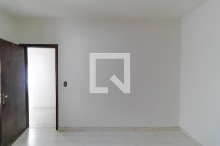 Casa à venda com 330m², 4 quartos e 4 vagas Casa à venda com 330m², 4 quartos e 4 vagasQuarto 01