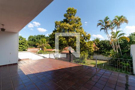 Casa à venda com 330m², 4 quartos e 4 vagas Casa à venda com 330m², 4 quartos e 4 vagasVaranda