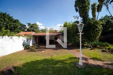 Casa à venda com 330m², 4 quartos e 4 vagas Casa à venda com 330m², 4 quartos e 4 vagasChurrasqueira