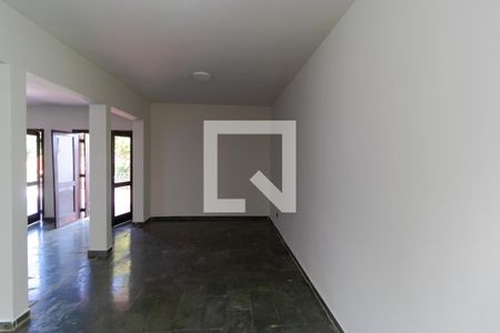 Casa à venda com 330m², 4 quartos e 4 vagas Casa à venda com 330m², 4 quartos e 4 vagasSala de Estar