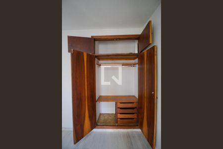 Casa à venda com 330m², 4 quartos e 4 vagas Casa à venda com 330m², 4 quartos e 4 vagasQuarto 01 - Armário