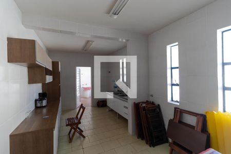 Casa à venda com 330m², 4 quartos e 4 vagas Casa à venda com 330m², 4 quartos e 4 vagasCozinha