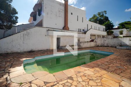 Casa à venda com 330m², 4 quartos e 4 vagas Casa à venda com 330m², 4 quartos e 4 vagasPiscina