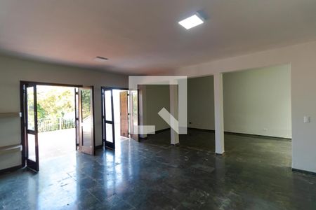 Casa à venda com 330m², 4 quartos e 4 vagas Casa à venda com 330m², 4 quartos e 4 vagasSala de Estar