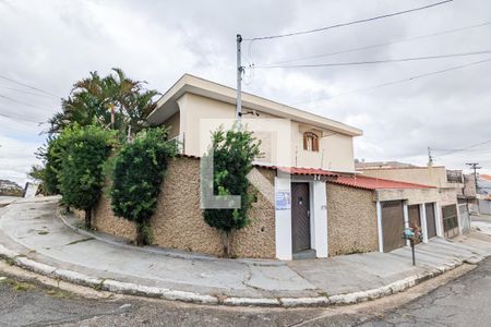 Casa à venda com 188m², 3 quartos e 3 vagasFachada