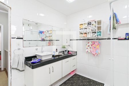 Casa à venda com 188m², 3 quartos e 3 vagasBanheiro