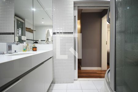 Apartamento à venda com 220m², 3 quartos e 5 vagasBanheiro suíte 3