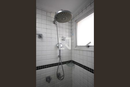 Apartamento à venda com 220m², 3 quartos e 5 vagasChuveiro do banheiro da suíte 1 