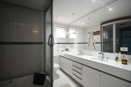 Apartamento à venda com 220m², 3 quartos e 5 vagasBanheiro suíte 3