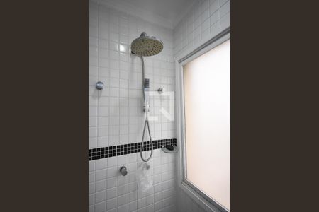 Apartamento à venda com 220m², 3 quartos e 5 vagasChuveiro do banheiro da suíte 2