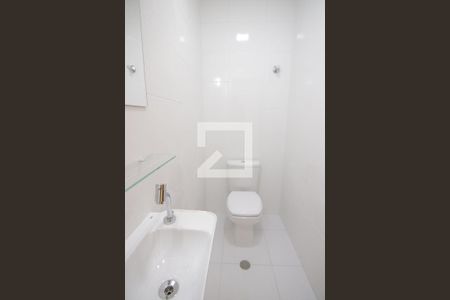 Casa à venda com 110m², 3 quartos e 2 vagasBanheiro social 