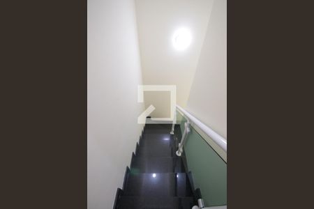 Casa à venda com 110m², 3 quartos e 2 vagasEscada