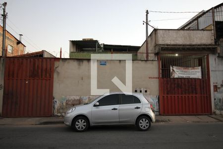 Casa à venda com 284m², 6 quartos e 3 vagas Casa à venda com 284m², 6 quartos e 3 vagasFachada