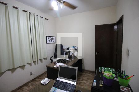 Casa à venda com 284m², 6 quartos e 3 vagasQuarto 2