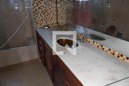 Apartamento à venda com 280m², 4 quartos e 1 vaga Apartamento à venda com 280m², 4 quartos e 1 vagaBanheiro da Suíte 1