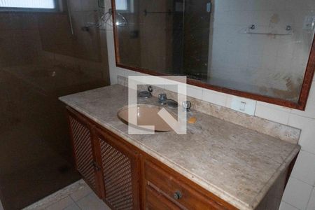Apartamento à venda com 280m², 4 quartos e 1 vaga Apartamento à venda com 280m², 4 quartos e 1 vagaBanheiro da Suíte 2