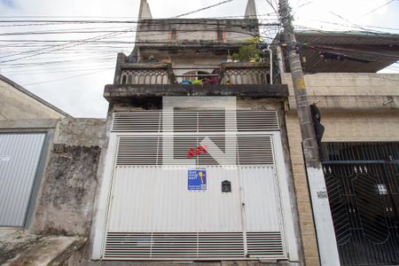 Casa à venda com 360m², 4 quartos e 2 vagas Casa à venda com 360m², 4 quartos e 2 vagasFachada