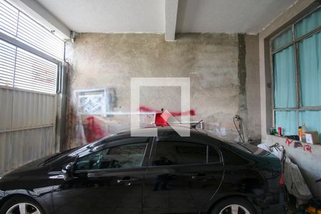 Casa à venda com 360m², 4 quartos e 2 vagas Casa à venda com 360m², 4 quartos e 2 vagasGaragem