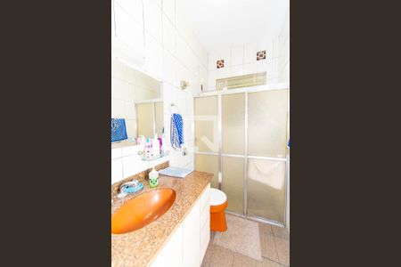 Casa à venda com 165m², 2 quartos e 1 vagaBanheiro 