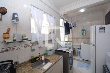 Apartamento à venda com 90m², 2 quartos e sem vagaCozinha e Área de Serviço