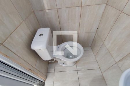 Banheiro de casa de condomínio para alugar com 1 quarto, 25m² em Vila Granada, São Paulo