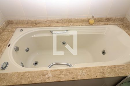 Apartamento à venda com 356m², 4 quartos e 4 vagasBanheiro da Suíte 4