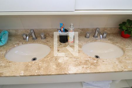 Apartamento à venda com 356m², 4 quartos e 4 vagasBanheiro da Suíte