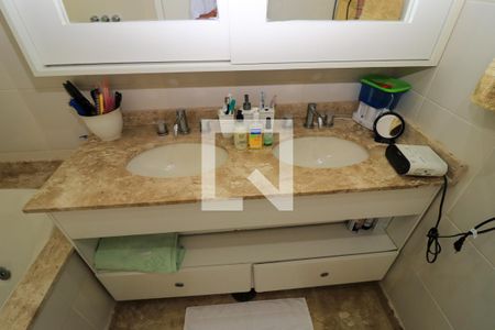 Apartamento à venda com 356m², 4 quartos e 4 vagasBanheiro da Suíte 4