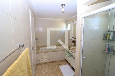 Apartamento à venda com 356m², 4 quartos e 4 vagasBanheiro da Suíte 4