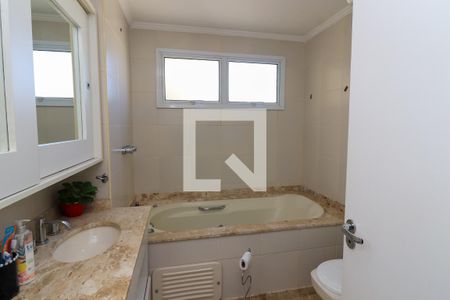 Apartamento à venda com 356m², 4 quartos e 4 vagasBanheiro da Suíte