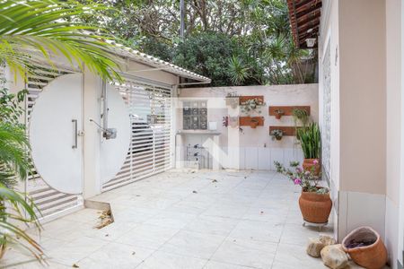 Casa para alugar com 300m², 3 quartos e 4 vagas Casa para alugar com 300m², 3 quartos e 4 vagasFrente da Casa