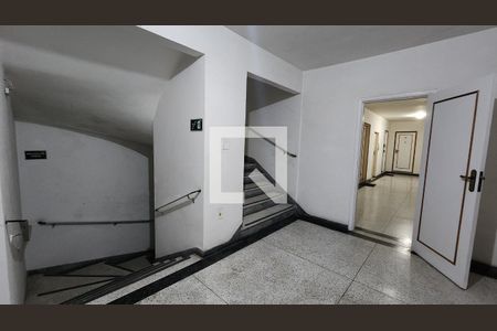 Apartamento para alugar com 125m², 3 quartos e 1 vagaEscada