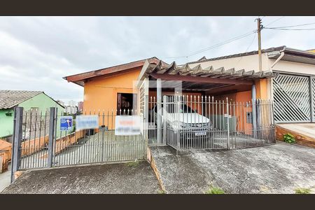 Casa à venda com 160m², 4 quartos e 3 vagas Casa à venda com 160m², 4 quartos e 3 vagasFachada