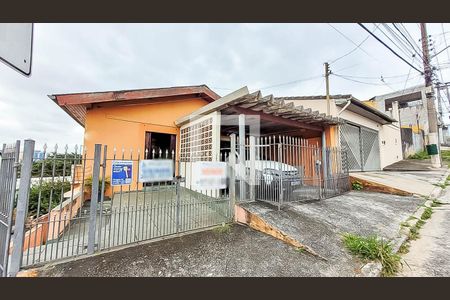 Casa à venda com 160m², 4 quartos e 3 vagas Casa à venda com 160m², 4 quartos e 3 vagasFachada