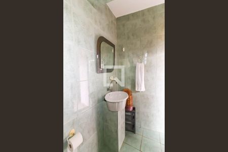 Casa à venda com 160m², 4 quartos e 3 vagas Casa à venda com 160m², 4 quartos e 3 vagasBanheiro