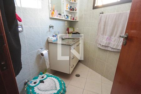 Casa à venda com 220m², 3 quartos e 3 vagasBanheiro da Suíte