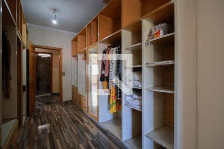 Casa para alugar com 370m², 3 quartos e 2 vagas Casa para alugar com 370m², 3 quartos e 2 vagasCloset da Suíte 1