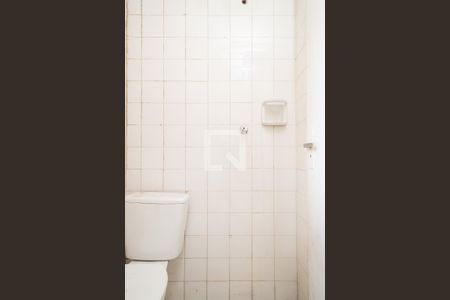 Banheiro de serviço de apartamento para alugar com 2 quartos, 64m² em Parque Terra Nova, São Bernardo do Campo