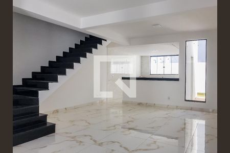 Sala de casa à venda com 3 quartos, 156m² em Tres Barras, Contagem