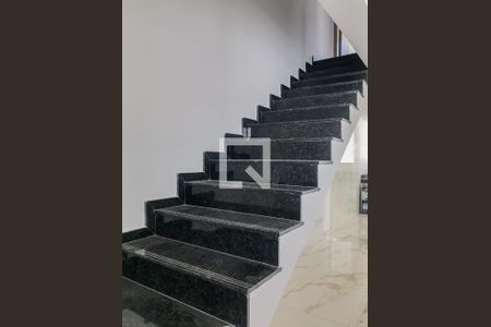 Escada de casa à venda com 3 quartos, 156m² em Tres Barras, Contagem