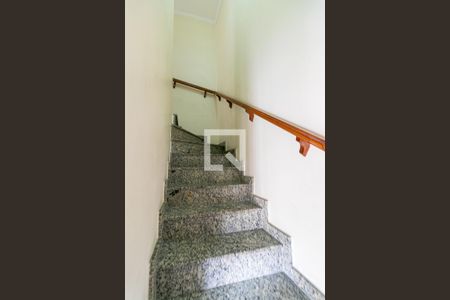 Escadas de casa de condomínio à venda com 3 quartos, 145m² em Chácara Seis de Outubro, São Paulo