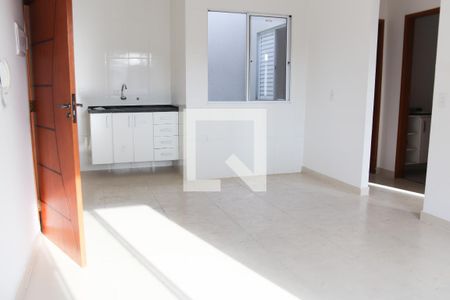 Sala e Cozinha de casa de condomínio à venda com 2 quartos, 50m² em Parque Edu Chaves, São Paulo