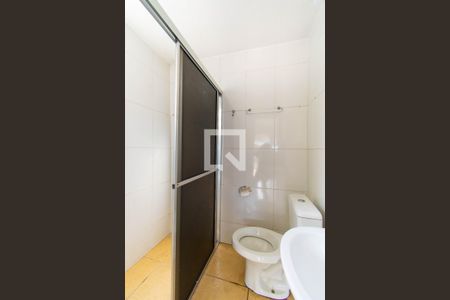 Banheiro de casa para alugar com 1 quarto, 25m² em Jardim Marília, São Paulo