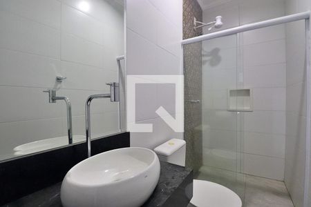 Banheiro de casa de condomínio para alugar com 1 quarto, 35m² em Utinga, Santo André