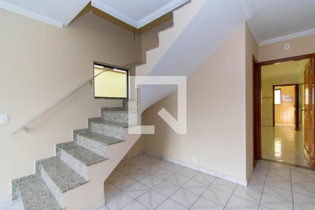 Escada de casa para alugar com 3 quartos, 280m² em Jardim Vila Formosa, São Paulo