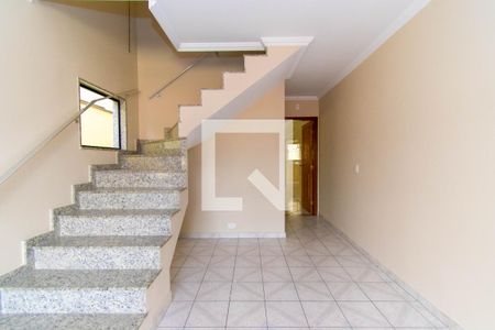 Escada de casa para alugar com 3 quartos, 280m² em Jardim Vila Formosa, São Paulo