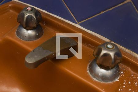 Casa à venda com 100m², 3 quartos e 2 vagas Casa à venda com 100m², 3 quartos e 2 vagasBanheiro 2