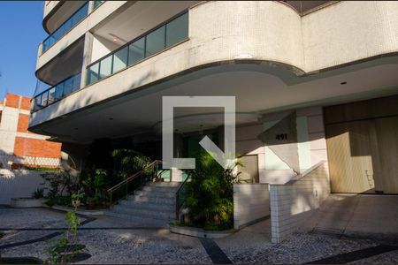 Apartamento à venda com 217m², 3 quartos e 3 vagasFachada e portaria