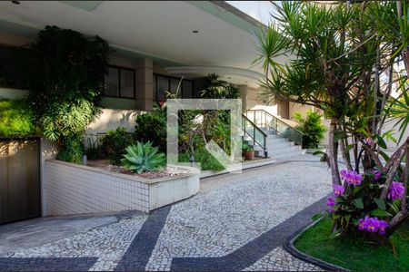 Apartamento à venda com 217m², 3 quartos e 3 vagasFachada e portaria