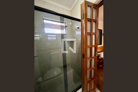 Casa à venda com 380m², 3 quartos e 3 vagasBanheiro da Suíte 2